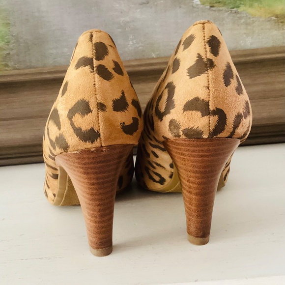 Sofft Size 9.5 M High Heel Pump Suede Leather Printed Leopard Peep Toe Rosette - Picture 7 of 15